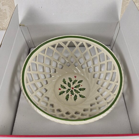 Lenox Holiday Open Weave Bread Basket Porcelain Cream Holly & Berries IOB - Picture 11 of 12